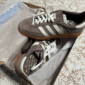 Adidas handball spezial size 6. Fits like a 7!